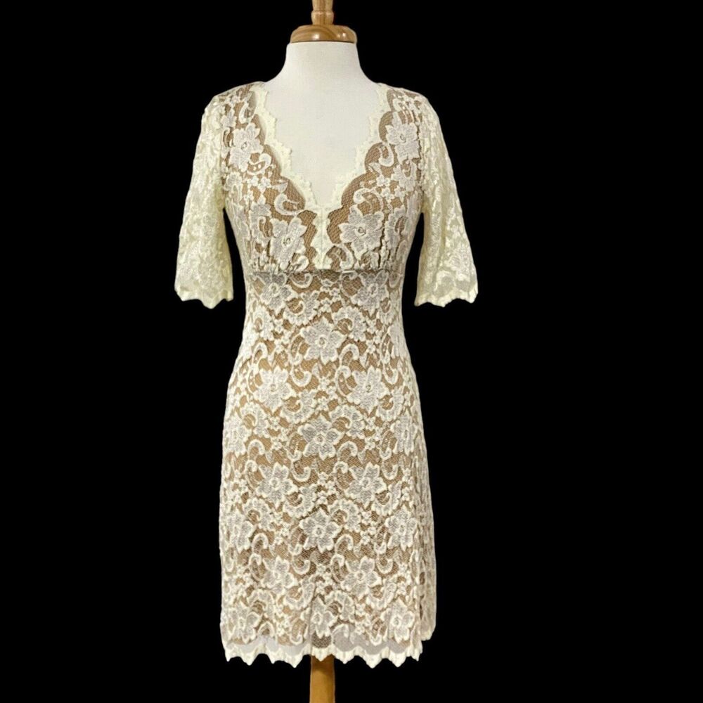 KAREN KANE Ivory Stretch M Lace Dress SCALLOPED Beige Knit Lining